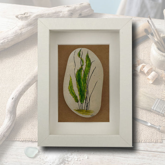 Tableau Galet "Herbier Algues Vertes & Fond Kraft" — Pièce Unique n°22
