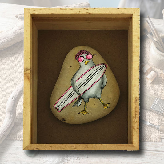 Tableau Galet "La Mouette Surfeuse au Bonnet Rose" — Pièce Unique n°29